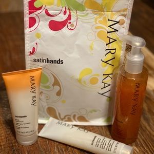 New unopened Mary Kay Peach Satin Hands Set